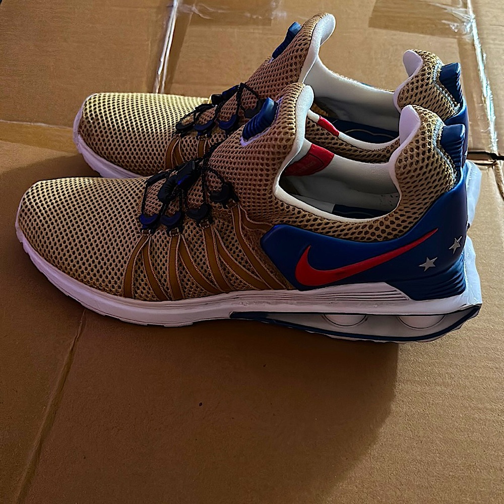 *SEND BEST OFFERS* Nike Shox Gravity USA World Cup AR1999-700